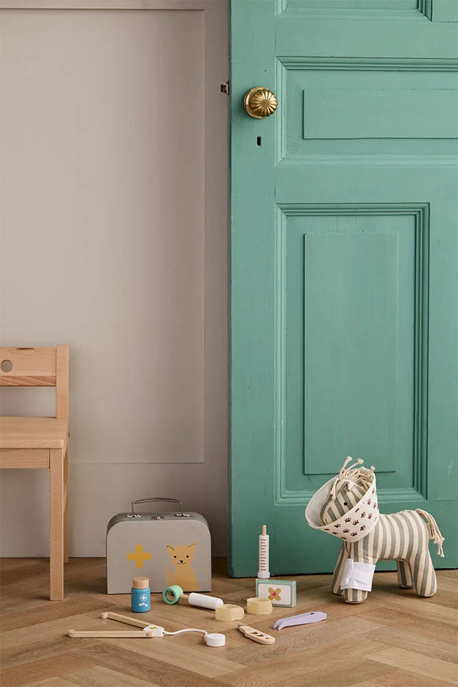 Wooden Veterinary Play Set - Pretend Vet Kit for Plush Toys