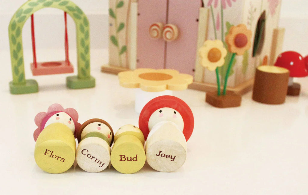 Wooden Dollhouse - Rosewood Cottage - Merrywood - 4 Figures Included